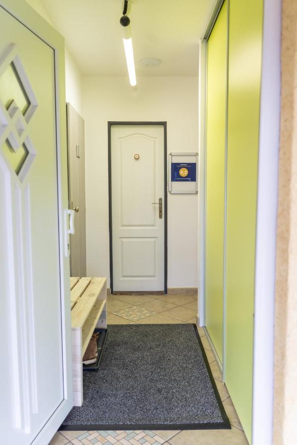 Apartmany Pod Jestedem ลิเบอเรซ ภายนอก รูปภาพ